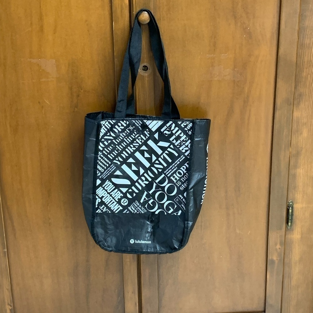 LULULEMON shopping bag snap close 12x9 #sportyprep